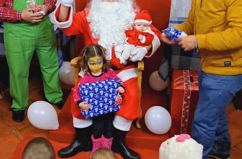  El Peral se llena de magia navideña con la visita de Papá Noel