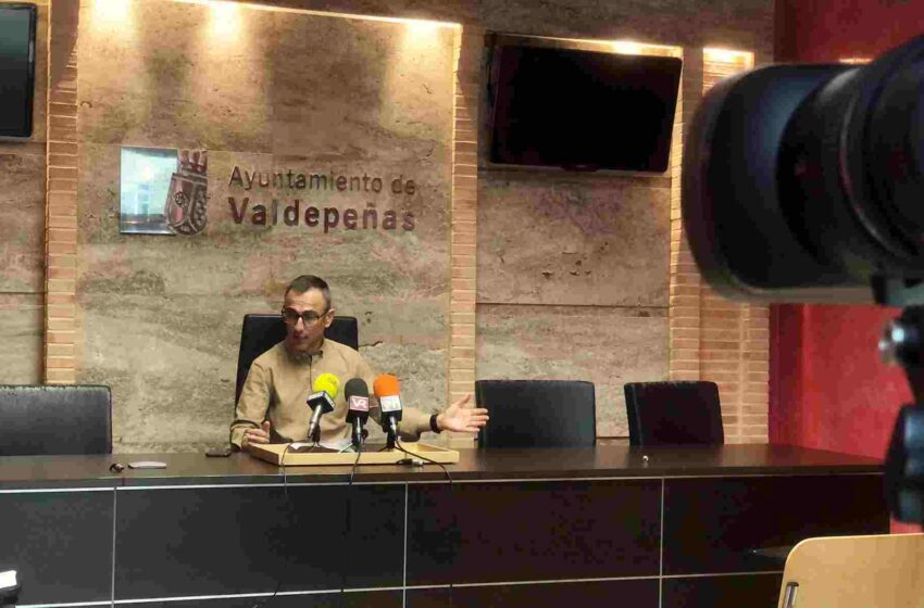  Sevilla destaca el éxito de las actividades y la alta participación en el Carnaval de Valdepeñas