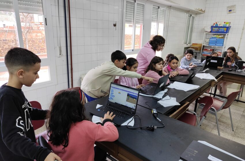  El colegio Cervantes de Santa Cruz de Mudela celebra la feria de la ciencia y robótica
