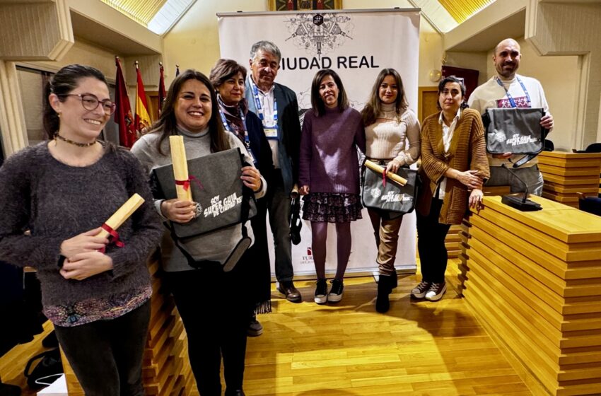  El Ayuntamiento de Ciudad Real rinde homenaje a los guías turísticos en su día internacional.