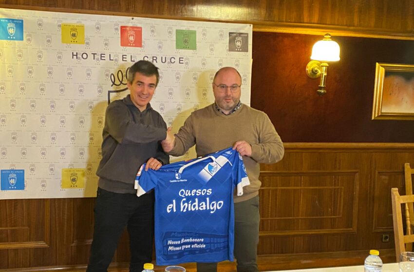  Juanlu Alonso renueva con el Quesos El Hidalgo Manzanares Fútbol Sala hasta 2027.