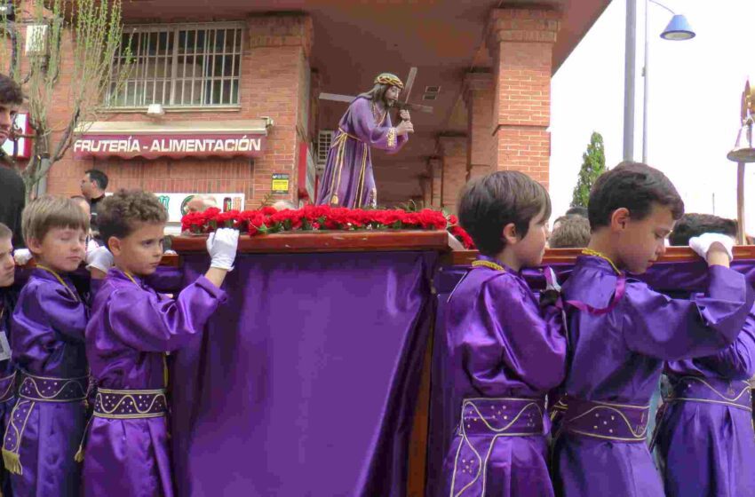  El Colegio Santísima Trinidad realiza su Estación de Penitencia