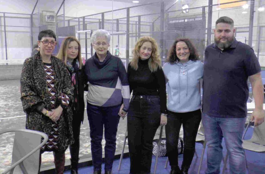  ‘Rosae’ realiza una charla sobre sobre la detección precoz del cáncer de mama en las instalaciones de Tinajas Pádel Club