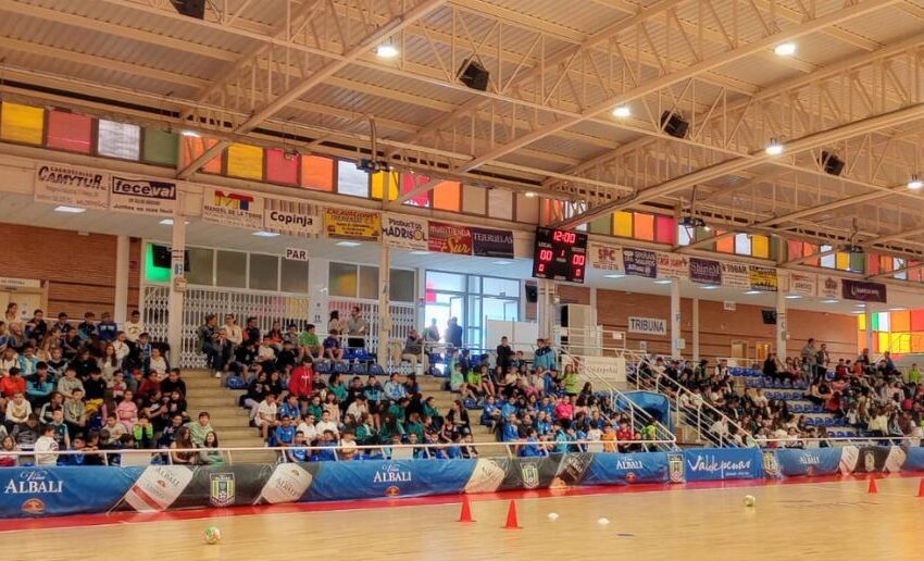  El Viña Albali Valdepeñas entrena con más de 300 escolares del municipio.