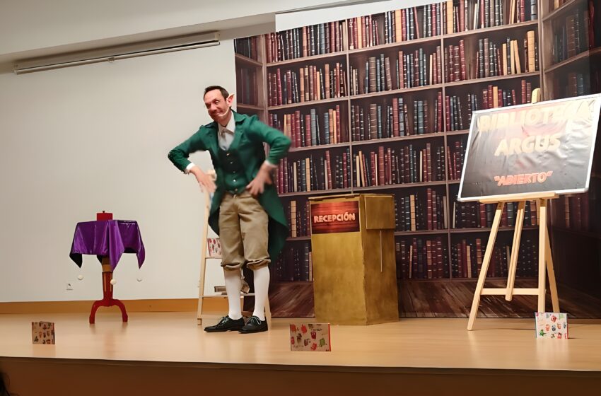  El Mago Raferty sorprende con su espectáculo «Argus, el duende de la biblioteca», en la Semana del Libro en Valdepeñas.