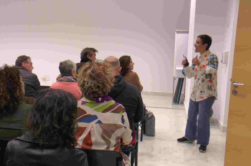  La Confianza acogió este miércoles el ‘Microconcierto de historias’ a cargo de La Chica Charcos