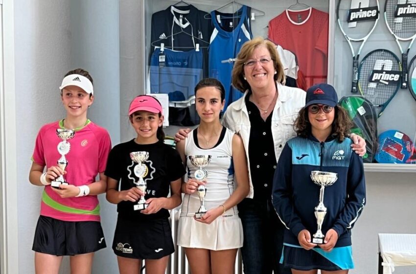  Amparo Bremard destaca el potencial deportivo de Castilla-La Mancha durante la entrega de premios de tenis alevín