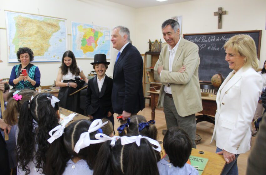  El Gobierno regional felicita al CEIP Pérez Molina por su contribución a la formación del alumnado en 100 años de existencia