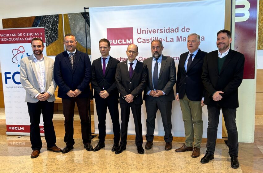  Gobierno regional felicita a la Facultad de Ciencias y Tecnologías Químicas por su 50 aniversario