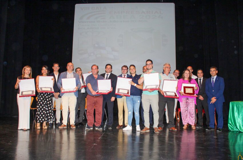  Miguel Ángel Valverde destaca la importancia del tejido empresarial en la Gala de ABEA 2024 en Bolaños de Calatrava