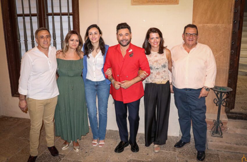  Villanueva de los Infantes vibra con la emoción y el talento de Miguel Poveda en concierto gracias a la iniciativa que promueve la Diputación en espacios y lugares emblemáticos
