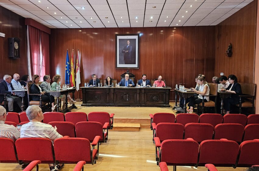  El Pleno municipal en Manzanares aprueba cambios en delegaciones con nueva concejala de Deportes y Políticas de Empleo