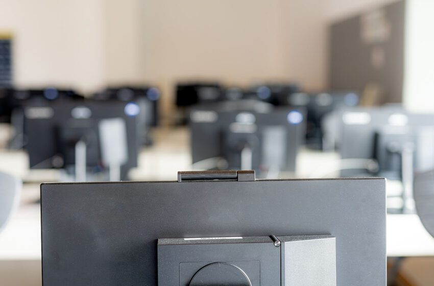  El Gobierno regional licita la adquisición de mobiliario y equipamiento informático para 33 centros de adultos y 15 IES que imparten Formación Profesional
