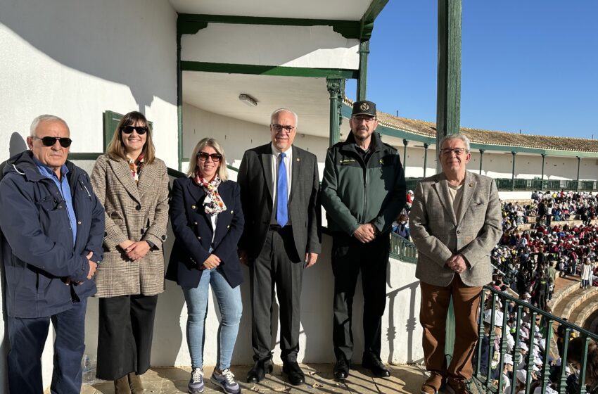 Centenares de escolares disfrutan de una jornada lúdica junto a la Guardia Civil en Manzanares