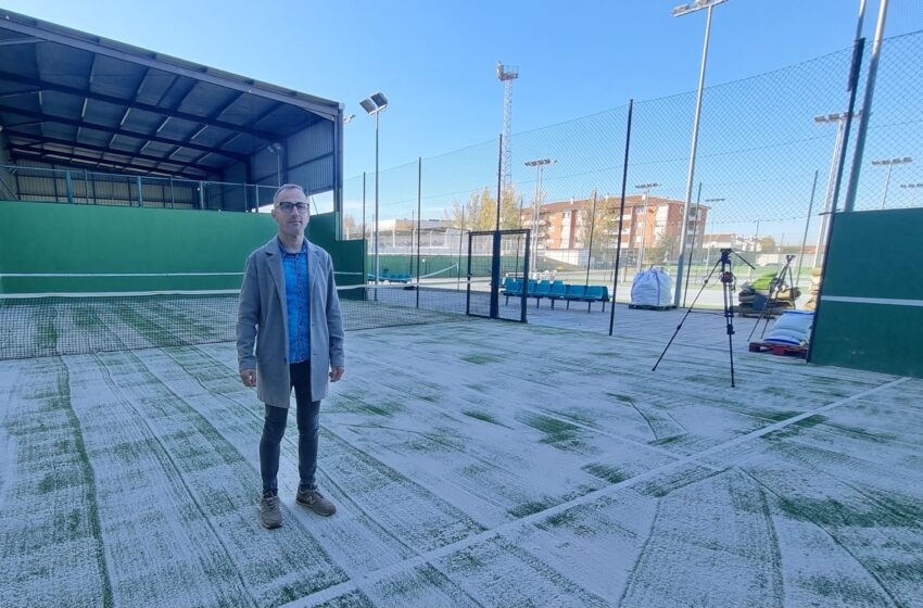  Deportes destina 11.000 euros a la renovación de la pista de pádel