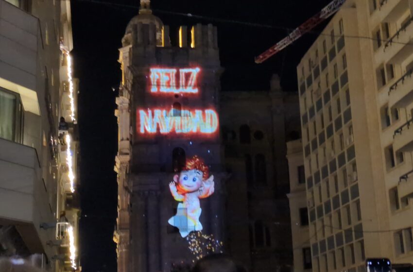  El espectáculo visual Manto de Estrellas cautiva a los turistas en Málaga