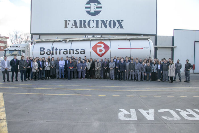 Emiliano García-Page visita las instalaciones de Farcinox en Pedro Muñoz