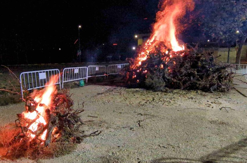  La AVV de Fátima disfrutó de su tradicional hoguera de San Antón