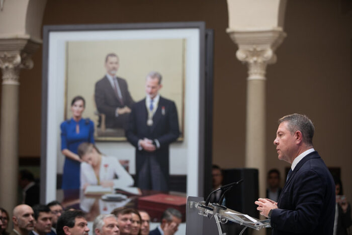  García-Page elogia la figura de Felipe VI en la inauguración de la muestra ‘Diez años de historia de la Corona de España’