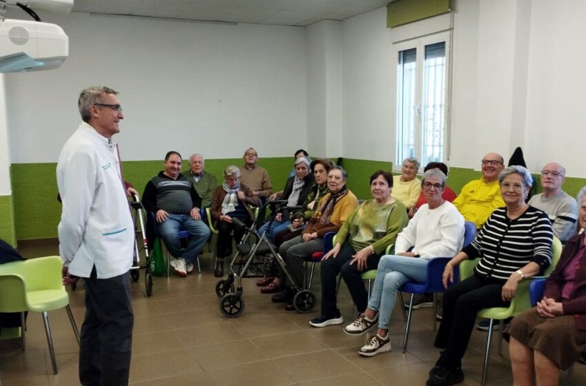  El Colegio de Farmacéuticos de Ciudad Real imparte talleres a mayores en Valdepeñas