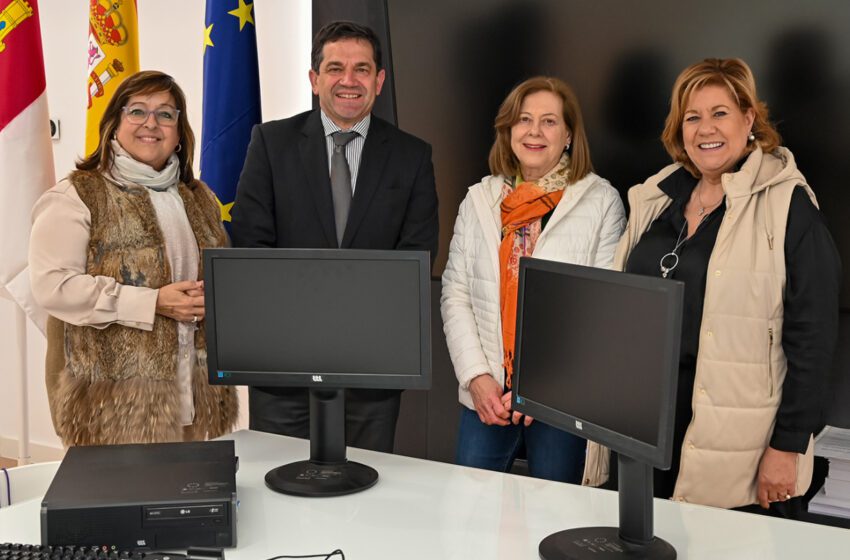  La Diputación de Ciudad Real entrega cien ordenadores a asociaciones del Tercer Sector