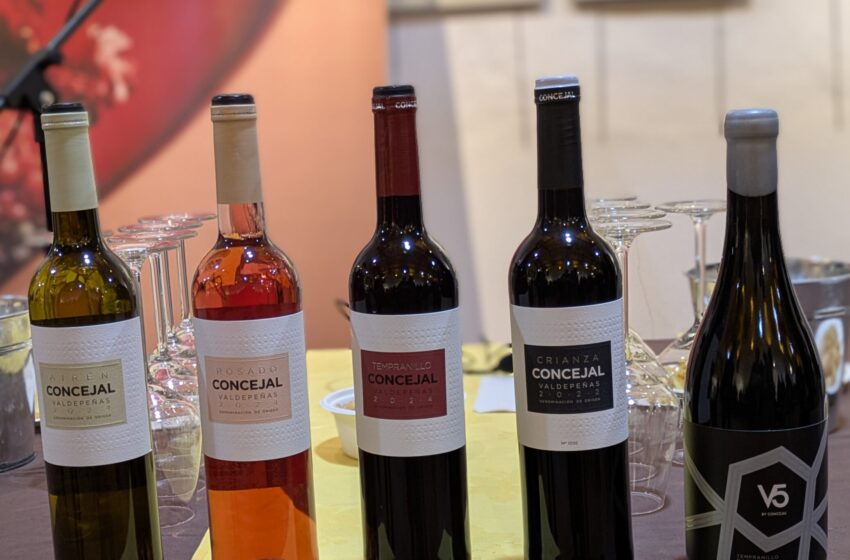  La Cooperativa Vinícola de Valdepeñas presenta sus vinos en una cata de la Asociación de Jóvenes Amigos del Vino