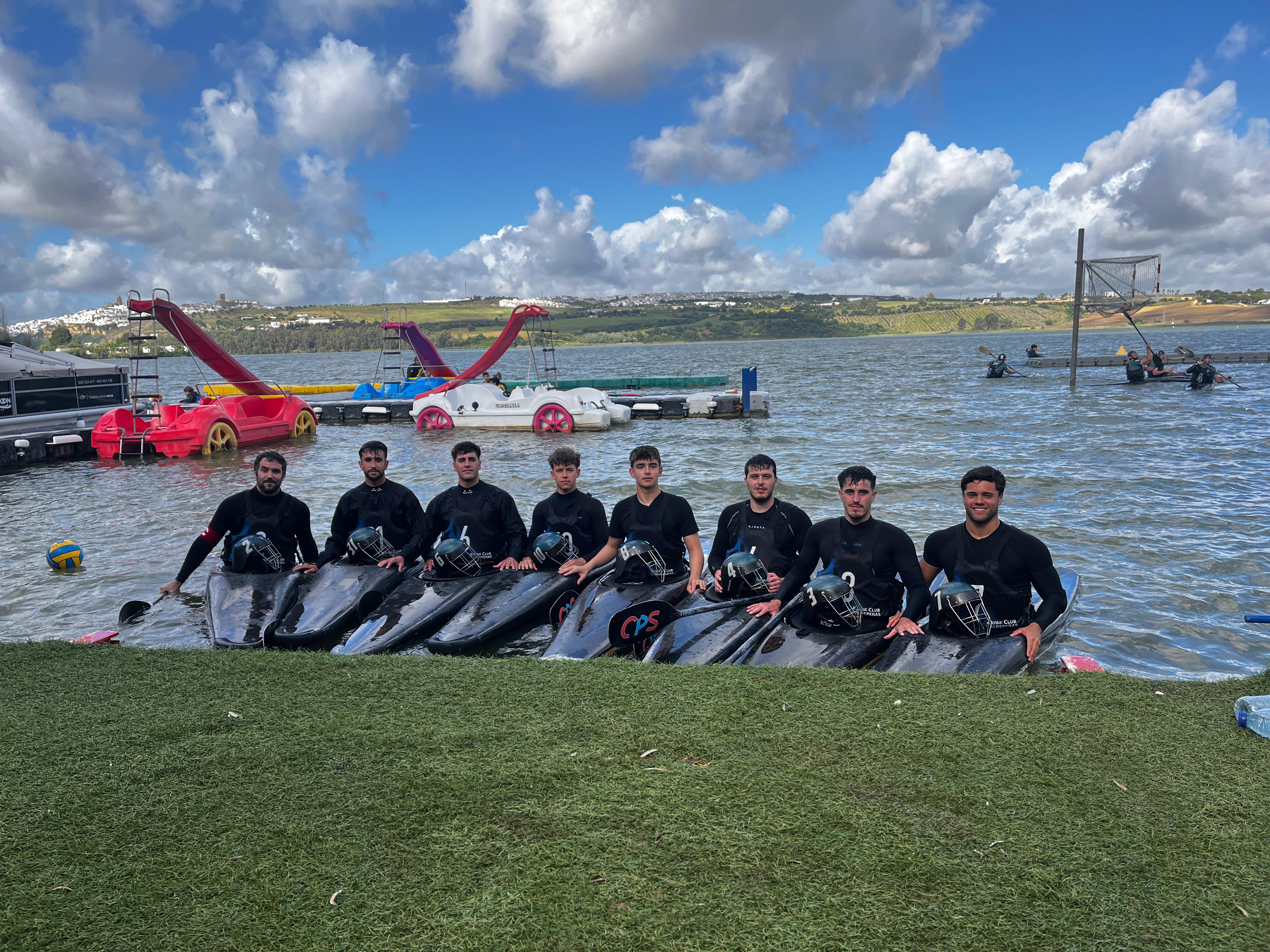  El Club Kayak Polo Valdepeñas se lleva la plata en el torneo de Arcos de la Frontera.