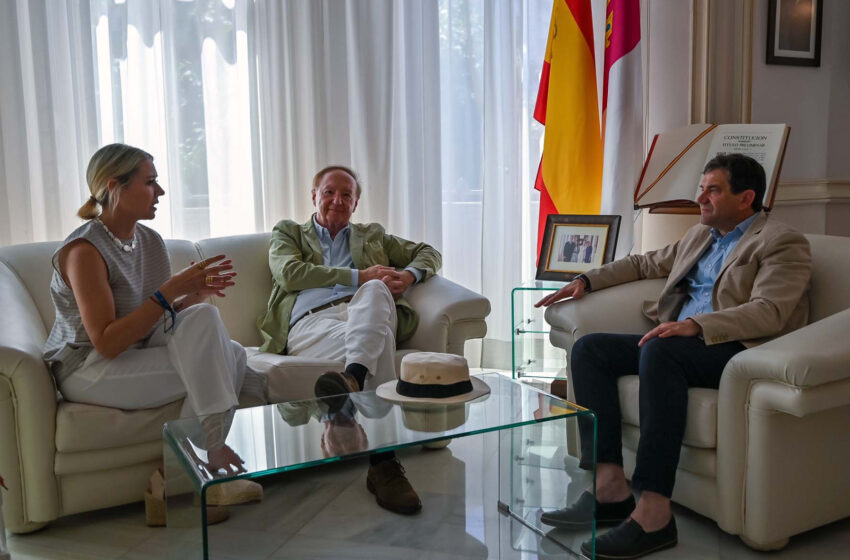  El presidente de Madrid Fusión le traslada a Valverde su intención de conferir especial protagonismo a la carne de caza en la próxima edición del evento