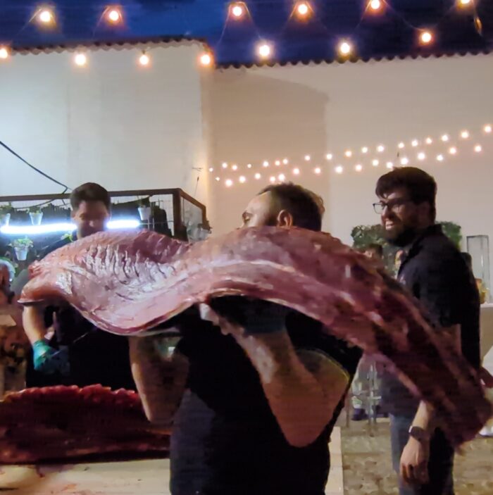  Valdepeñas acoge una experiencia gastronómica única con el “Ronqueo del Atún” en La Antigua Bodega Los Llanos