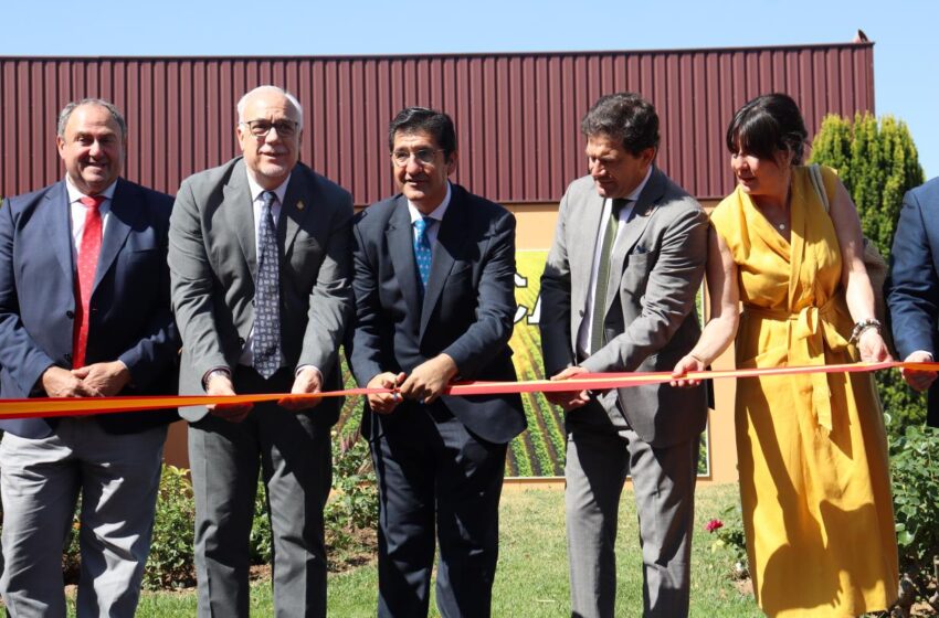  El Gobierno de Castilla-La Mancha reafirma su apoyo a FERCAM “como la raíz sobre la que crece con fuerza el sector agrario de la región”