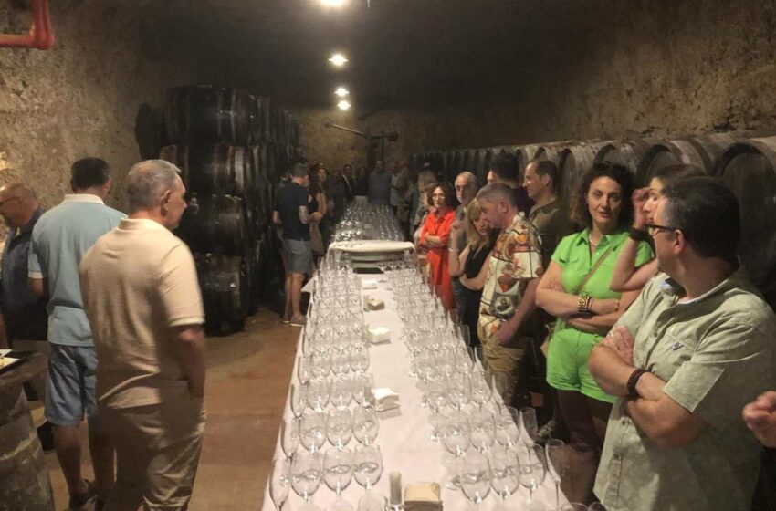  La Antigua Bodega Los Llanos celebra la cata “Los caprichos de Paco”