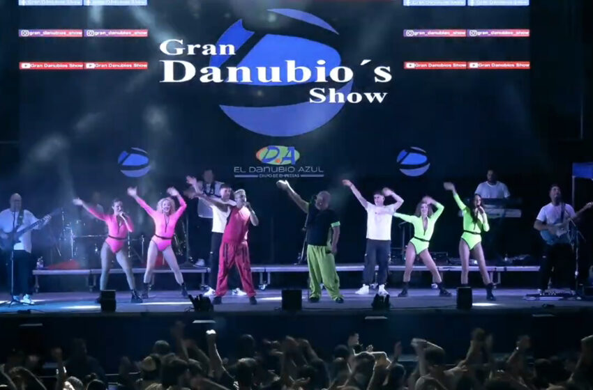  Turno de la Orquesta «Danubios» en la Plaza de España