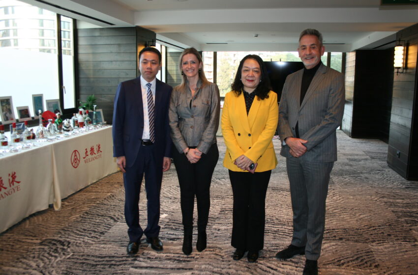  Valdepeñas y Luzhou firmaron un acuerdo de hermanamiento para fortalecer la cooperación cultural y comercial