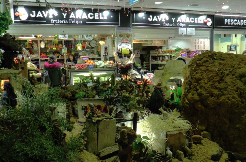  Valcentro ya cuenta con su Belén gracias a Frutería Javi’s y Araceli