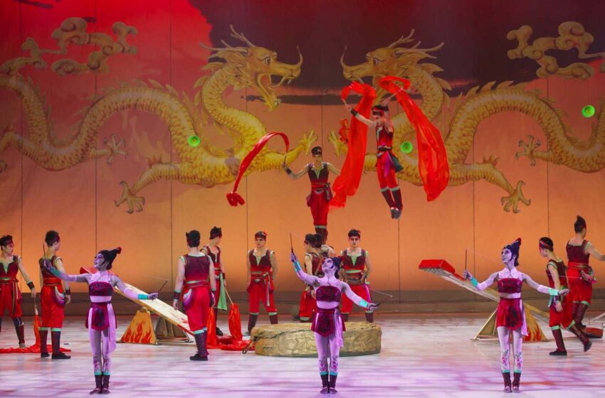  El Gran Circo Acrobático de China deslumbra al público en el Auditorio de Valdepeñas