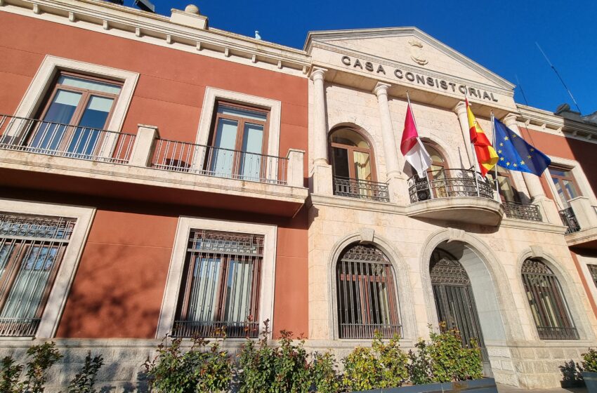  Valdepeñas recuerda a las víctimas del accidente ferroviario en Adamuz con un minuto de silencio