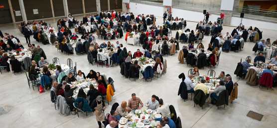  La Diputación provincial destina 1.000 euros al Banco de Alimentos gracias a la aportación de los trabajadores a la comida de Navidad