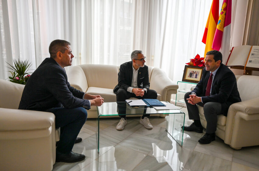  Valverde informa al alcalde de Torrenueva de tres importantes actuaciones en carreteras que mejoran las comunicaciones con su municipio con una inversión de 2.418.000 euros