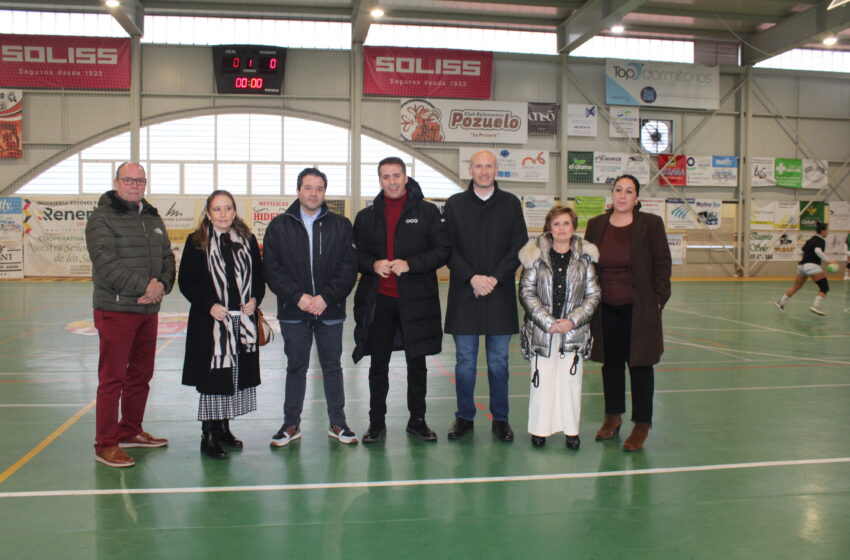  Carlos Yuste destaca el crecimiento del balonmano en Castilla-La Mancha en el derby femenino entre Pozuelo y Bolaños