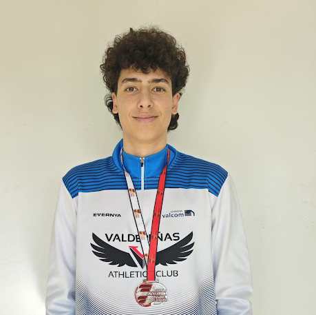  Marta Algaba y Alejandro León del Valdepeñas A.C. Sistemas Valcom medallas de plata en pruebas de fondo