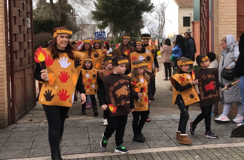  Las comunidades autónomas de España protagonistas en el desfile de Carnaval del CEIP Lucero