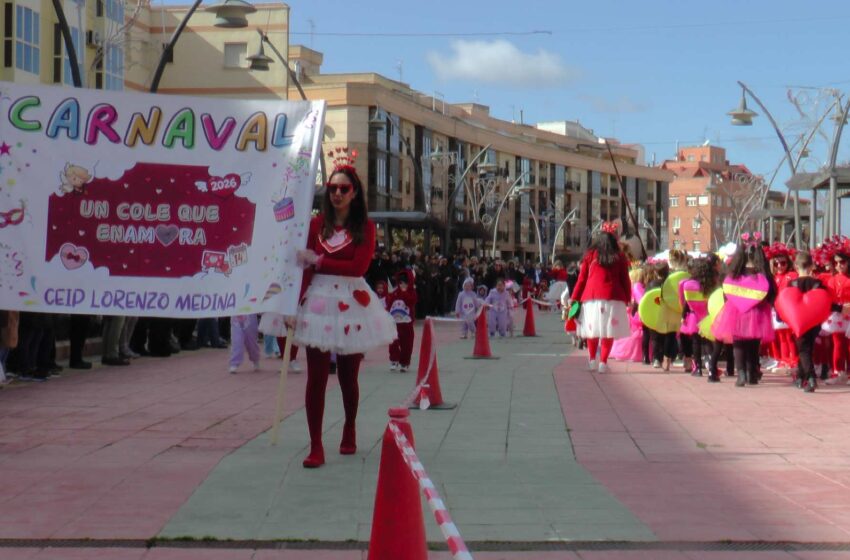  El colegio Lorenzo Medina de Valdepeñas roba corazones en su desfile de Carnaval