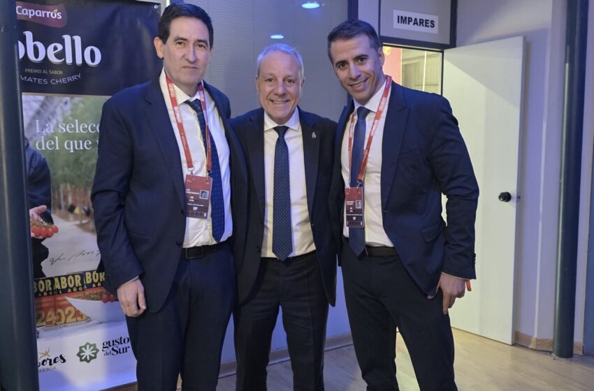  Carlos Yuste destaca el compromiso del Gobierno con el balonmano en la comunidad
