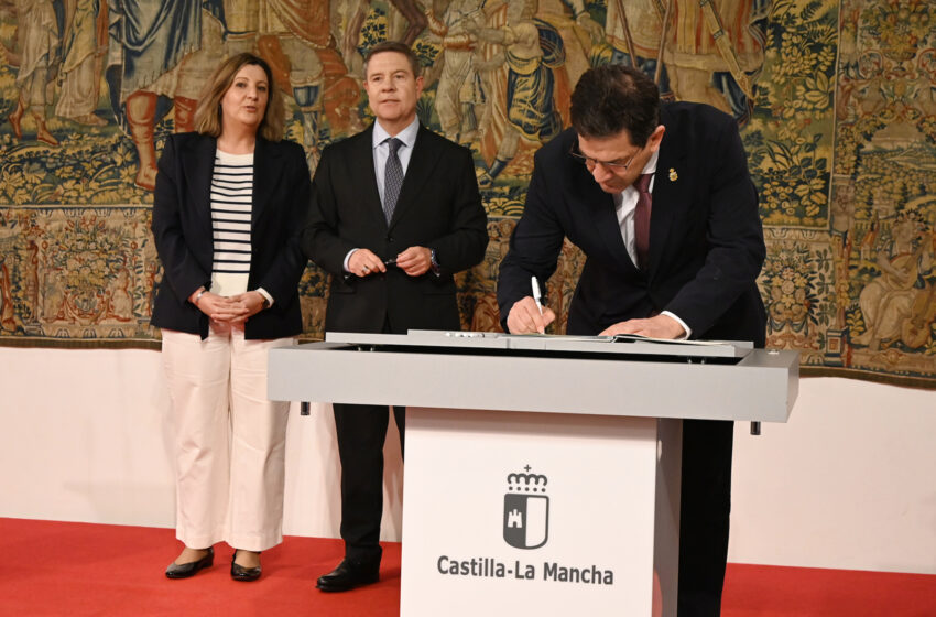  Valverde firma en el Palacio de Fuensalida una aportación de 6,5 millones de euros al Programa de Apoyo Activo al Empleo de Diputación-Junta
