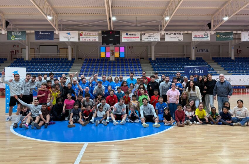  Una tarde de fútbol sala, convivencia y solidaridad en el ‘Virgen de la Cabeza’