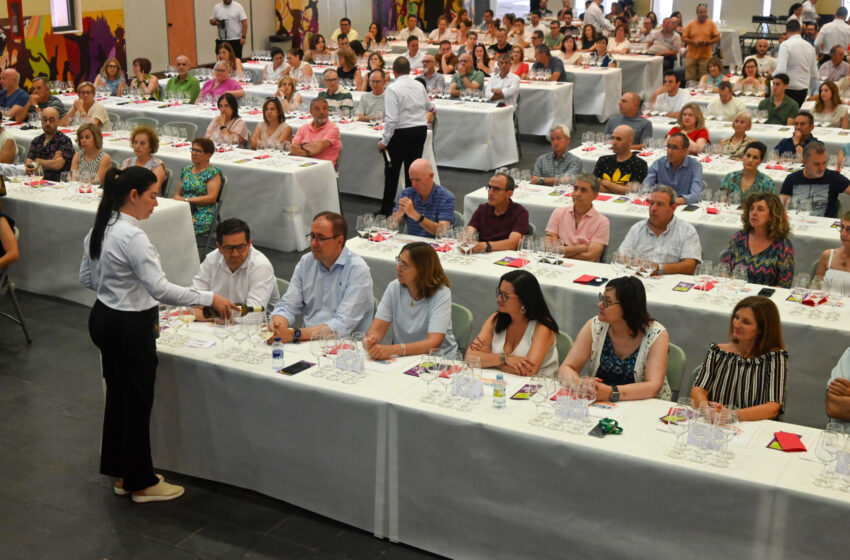  Valverde apunta en la primera cata solidaria con motivo del Día de la Provincia el acierto de maridar el orgullo por nuestro potencial agroalimentario con el apoyo a entidades del Tercer sector
