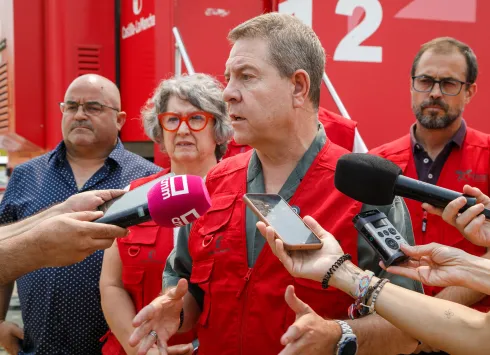  Castilla-La Mancha consolida un perímetro de seguridad de 30 kilómetros “apoyando a Ávila y Madrid” en el incendio de la Sierra Oeste