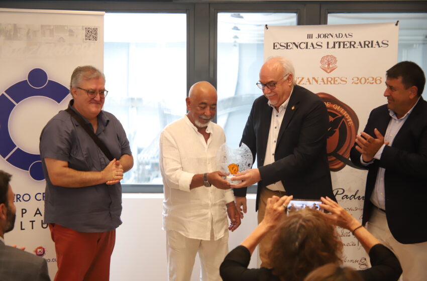  Leonardo Padura recibe en Manzanares el premio Esencia de Quijote 2026