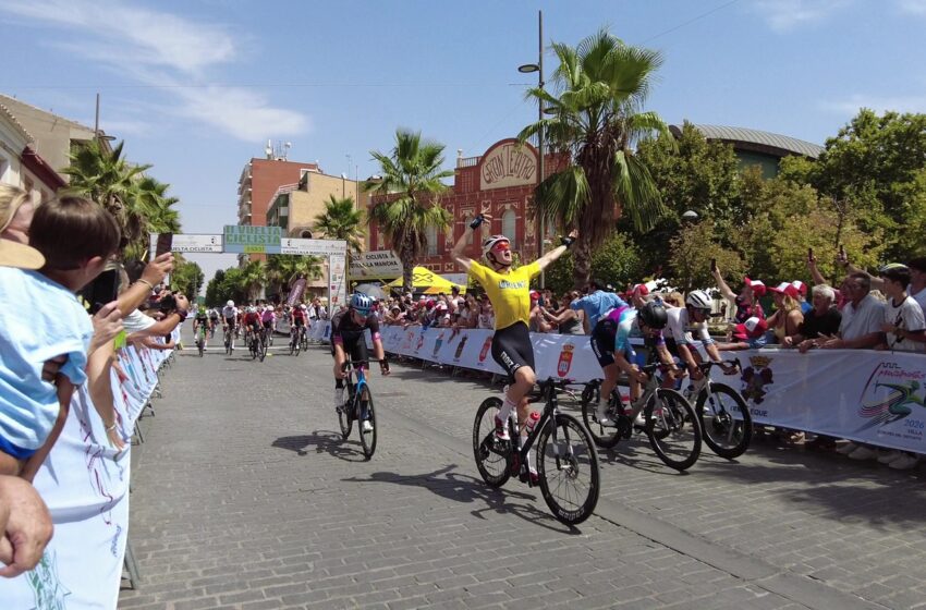  La plaza del Gran Teatro se vistió de gala para el final de la II Vuelta Ciclista Castilla-La Mancha