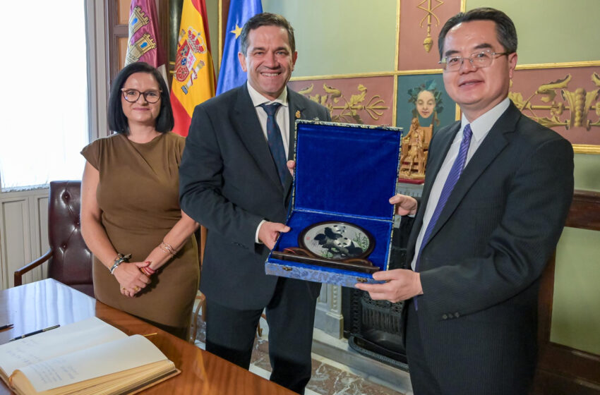  Valverde recibe al director general chino para fortalecer la cooperación con Ciudad Real
